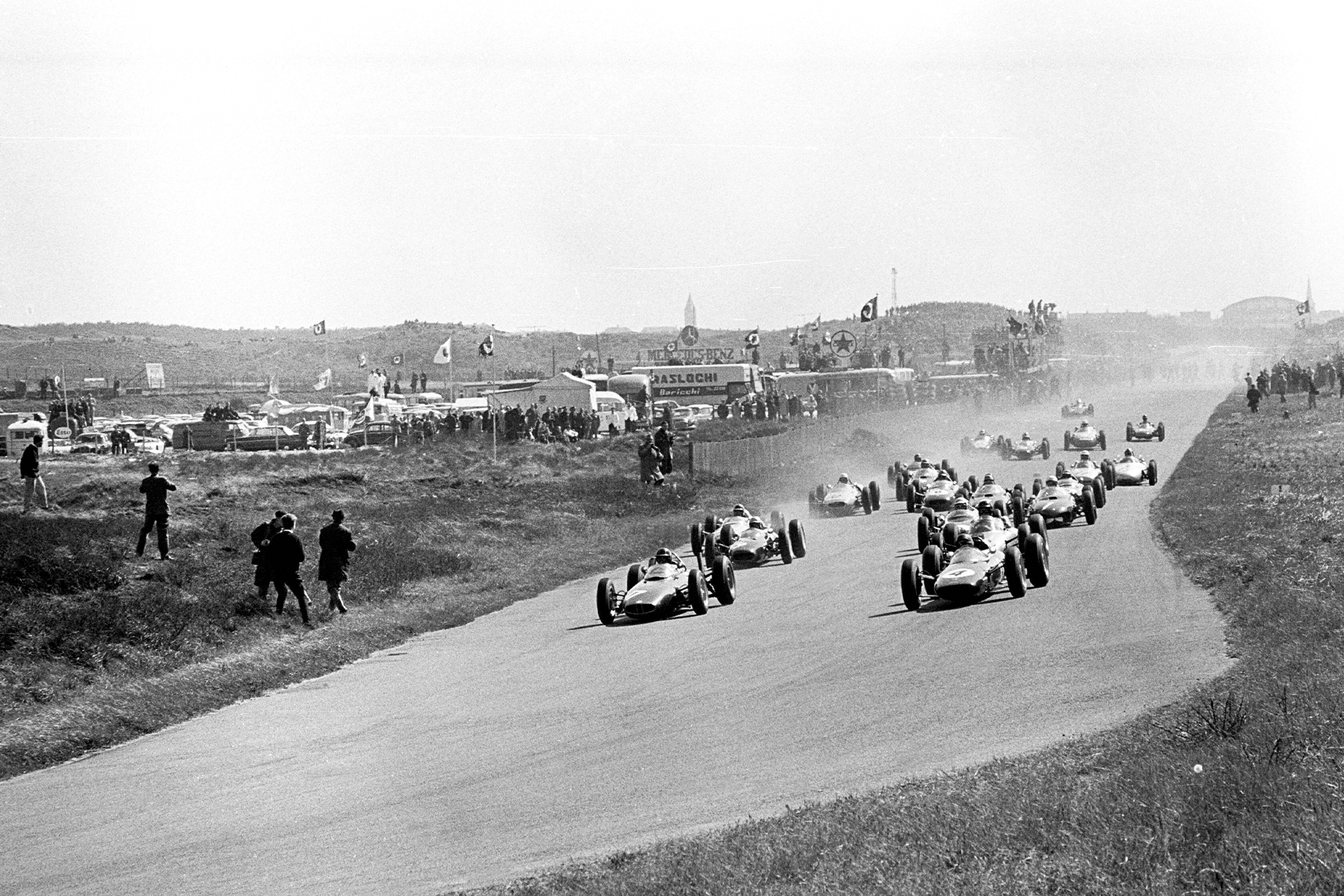 Clark and Maggs lead the field at the start