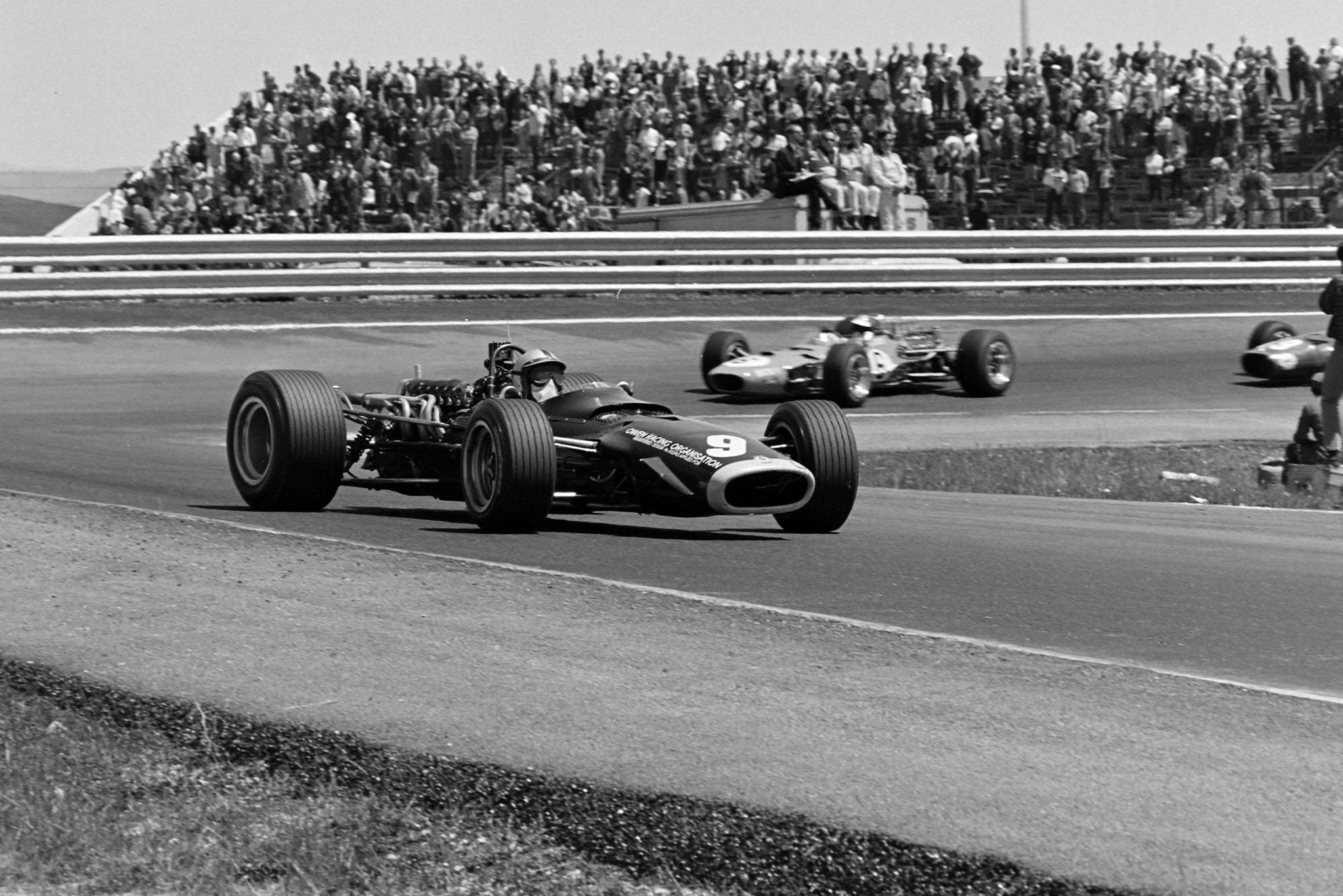 Pedro Rodriguez, BRM P133, leads Jean-Pierre Beltoise, Matra MS10 Ford.