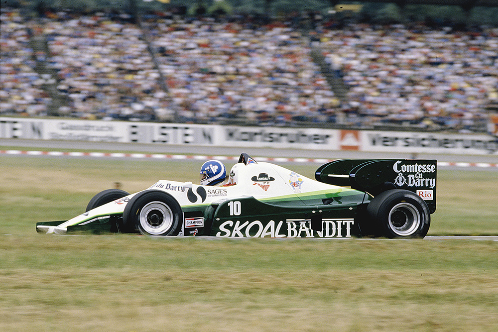 Jonathan Palmer in his Ram 02 Hart.