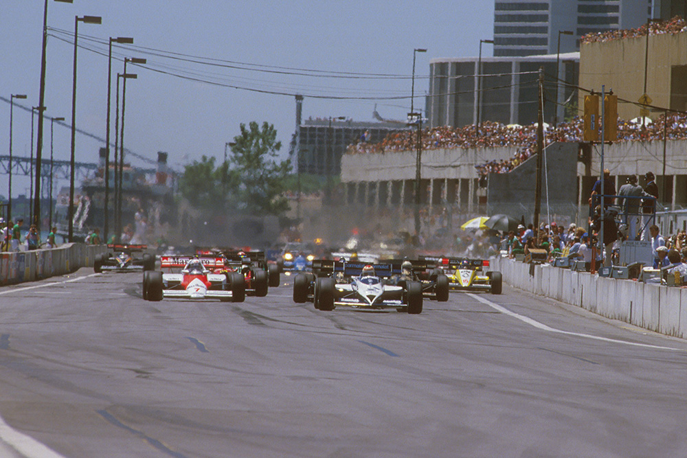 Nelson Piquet (Brabham BT53 BMW) leads Alain Prost (McLaren MP42 TAG Porsche) at the start.