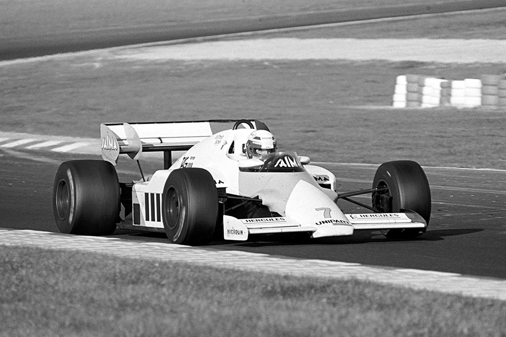 Race winner Alain Prost in his McLaren MP4/2.