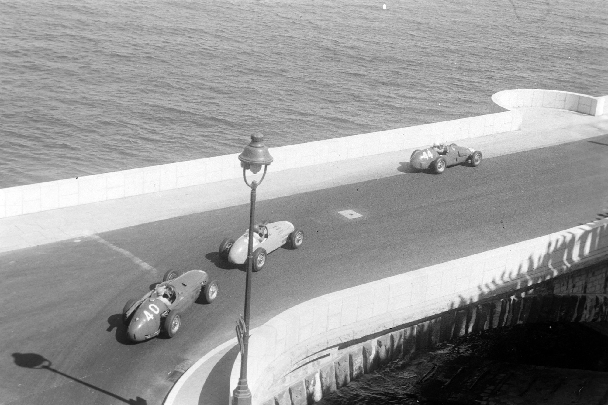 Maurice Trintignant leads the chasing pack