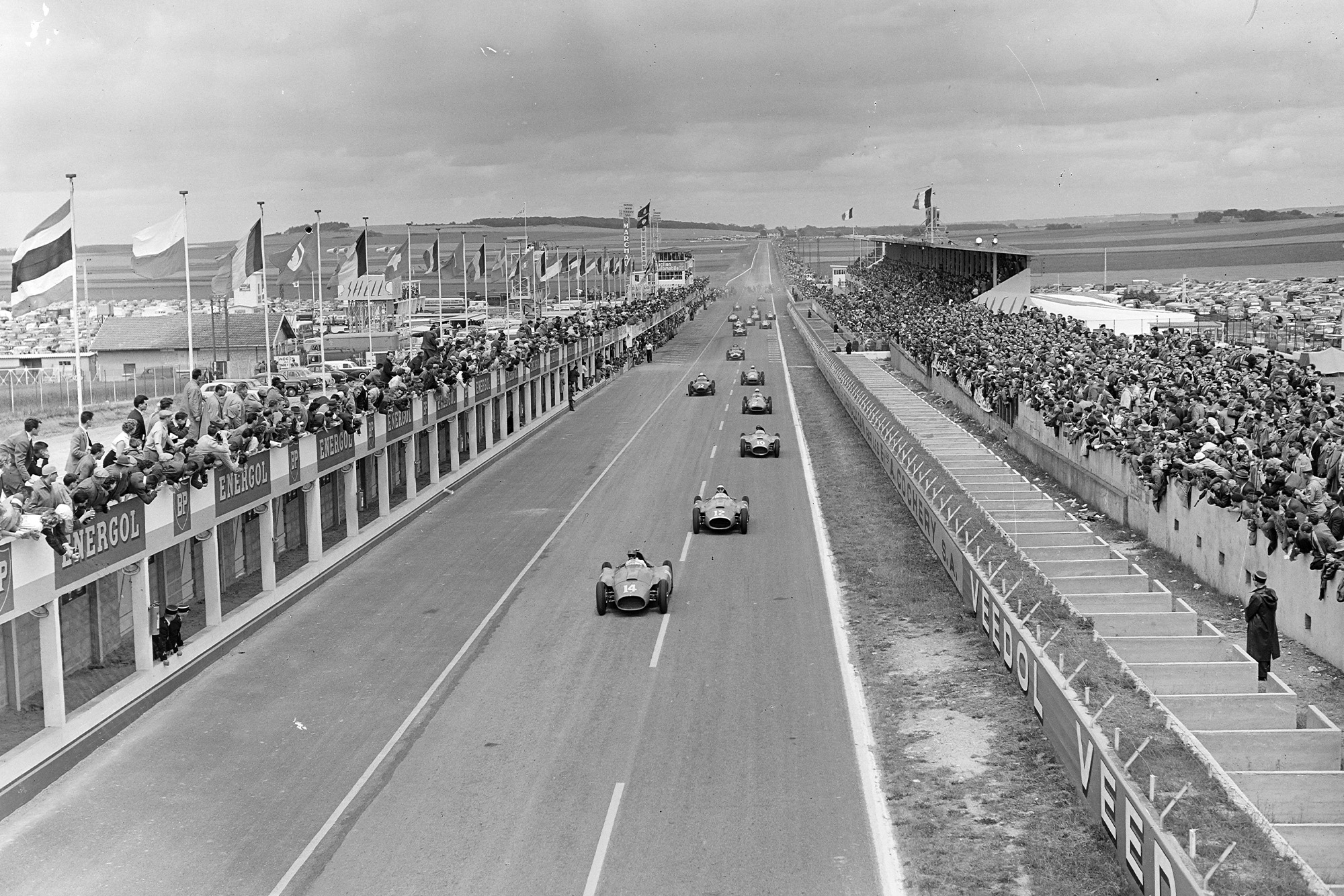 Peter Collins leads at the start