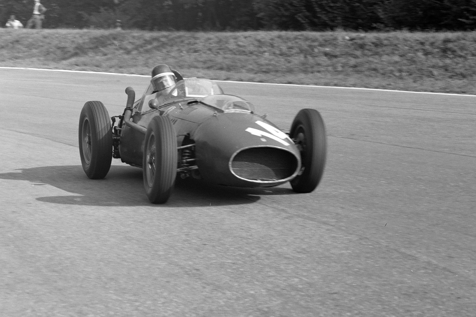 Hawthorn attacks the final turn at Monza