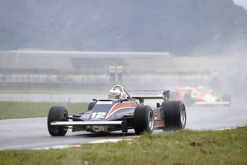 Nigel Mansell (Lotus 81B-Ford Cosworth), 11th position, leads Andrea de Cesaris (McLaren M29F-Ford Cosworth).