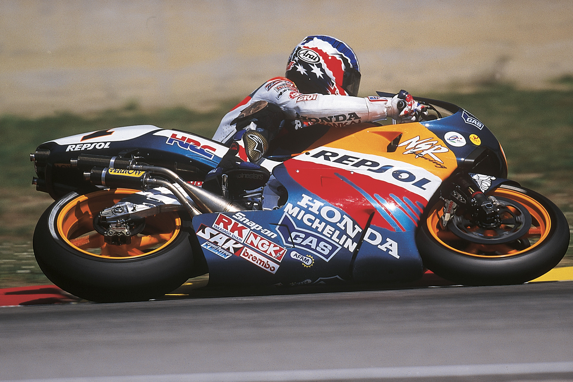 Mick Doohan cornering on an NSR500 in 1989