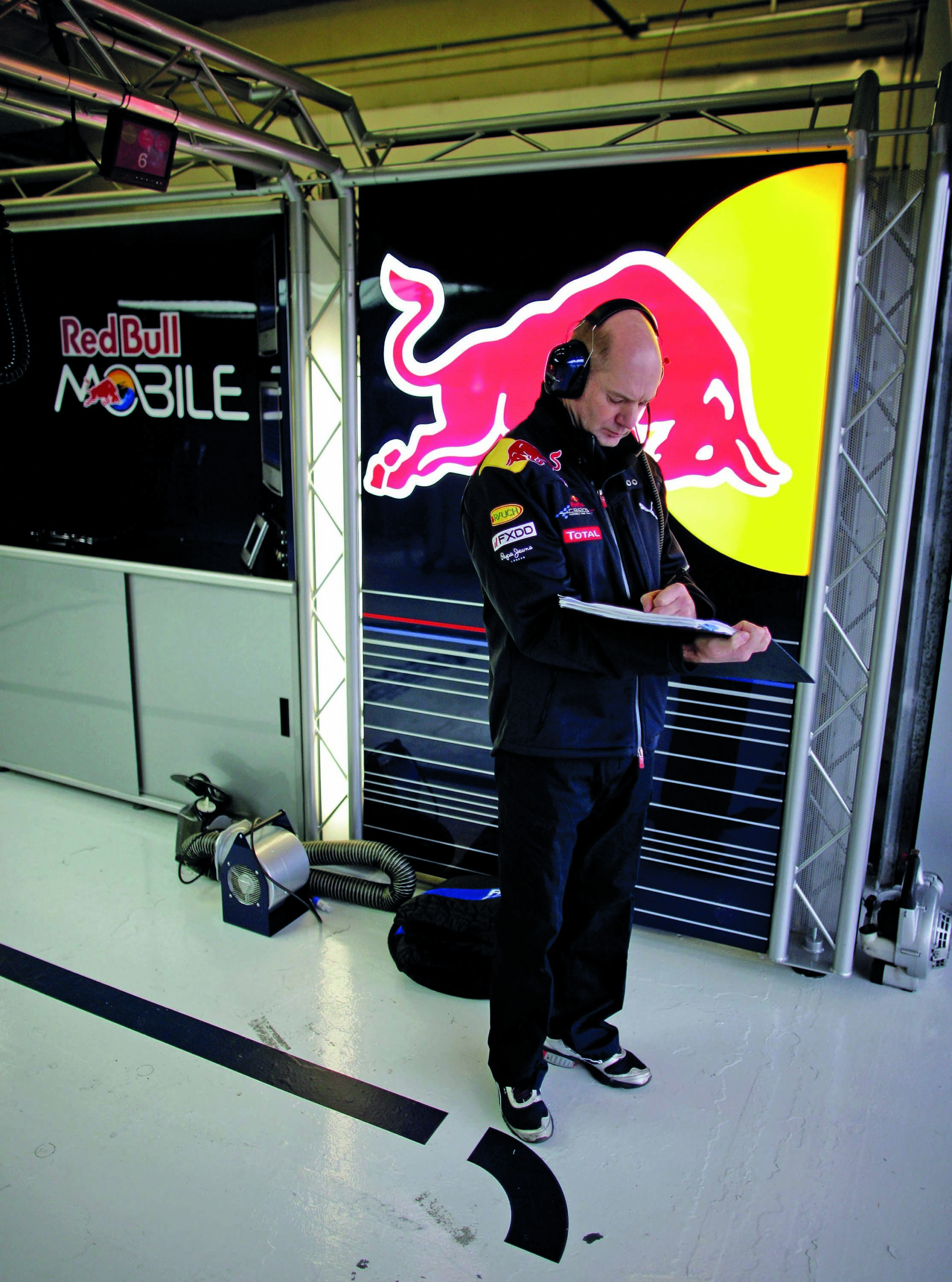 Adrian-Newey-in-the-pits-scaled.jpg