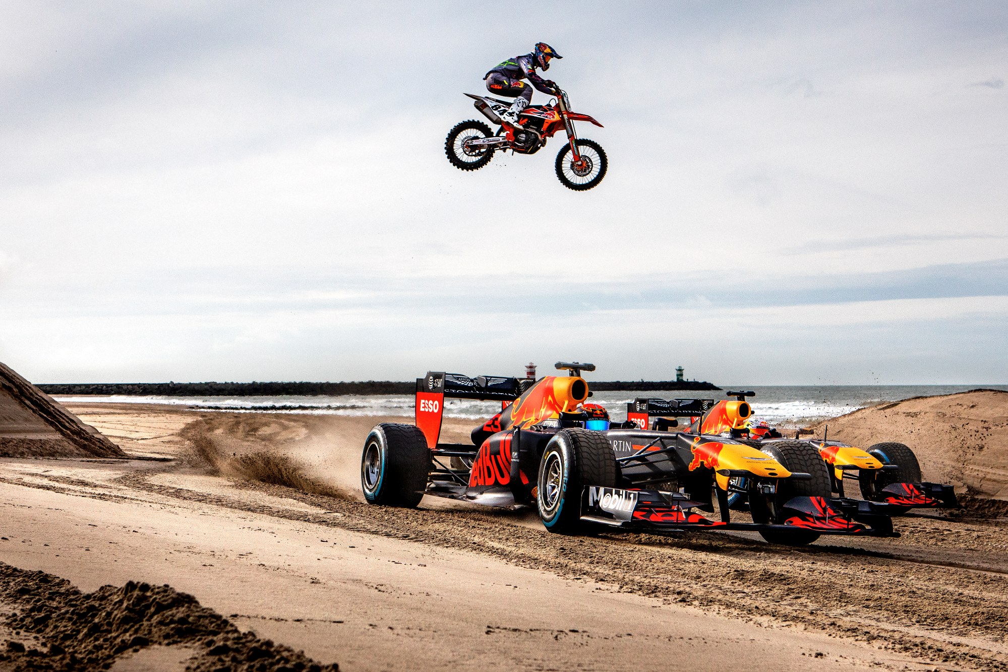 Max Verstappen & Alex Albon