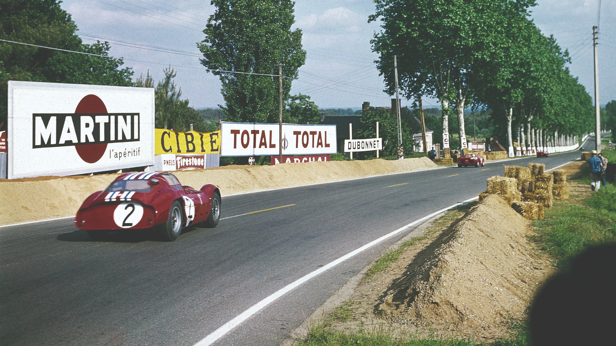 The André Simon and Lloyd Casner Maserati T. 151 roars out of Tertre Rouge onto the Mulsanne Straight in the 1963 le Mans 24 Hour race