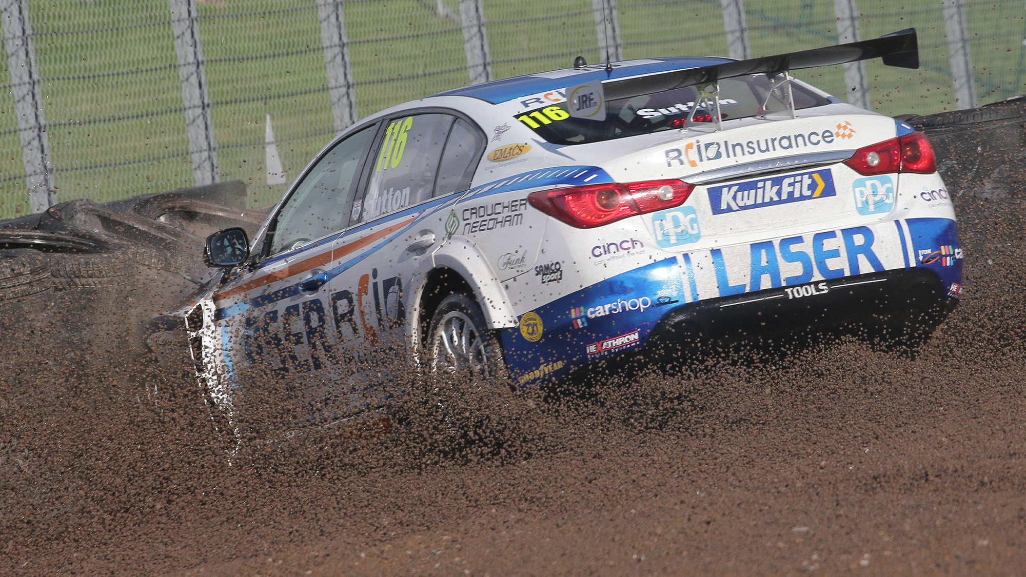 Ash Sutton crashes during qualifying at the 2020 BTCC Croft round