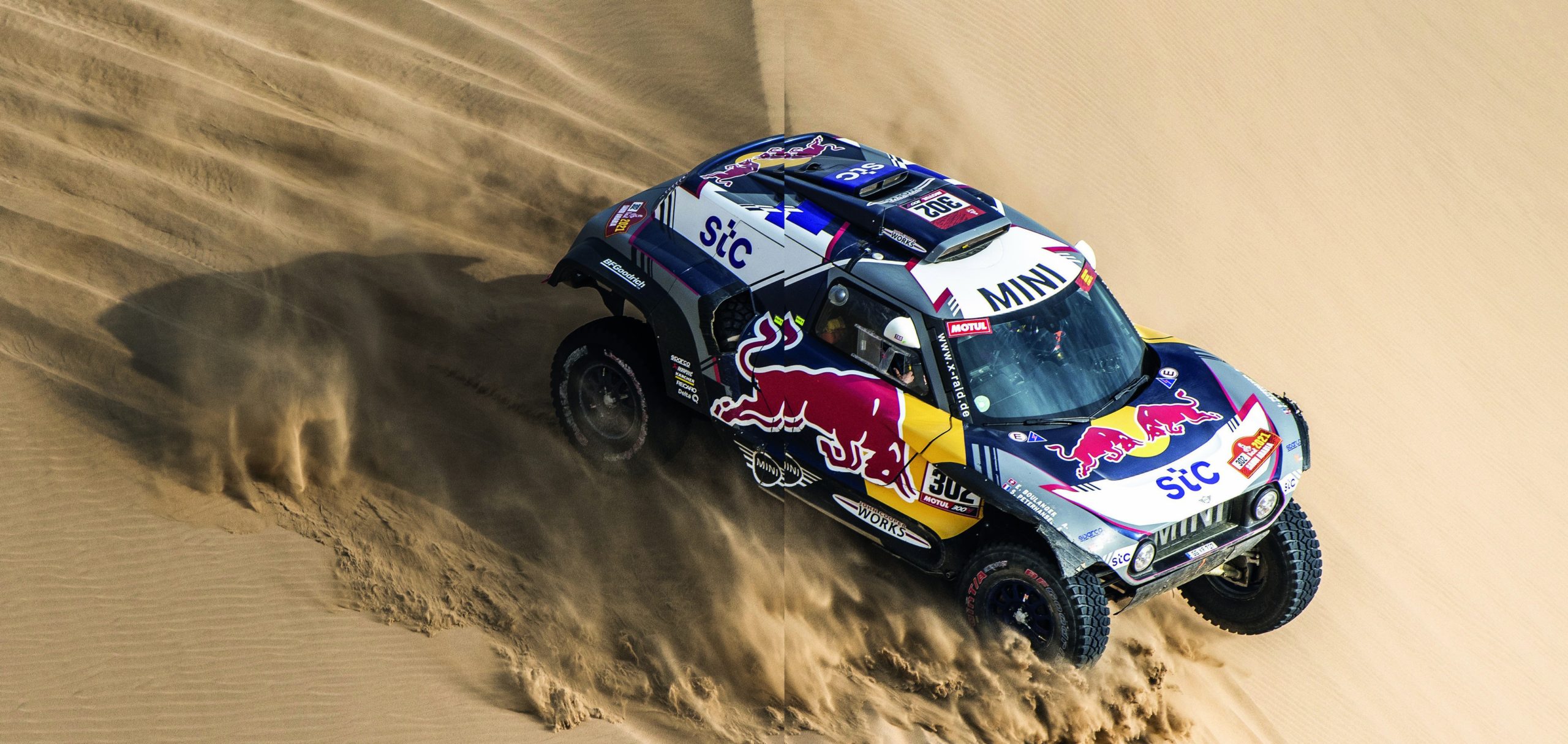 Mini of Stéphane Peterhansel tackes the sand dunes of Dakar 2021